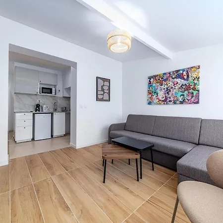 شقة Cozy Studio, 1 Minute From Line 14 Metro Station