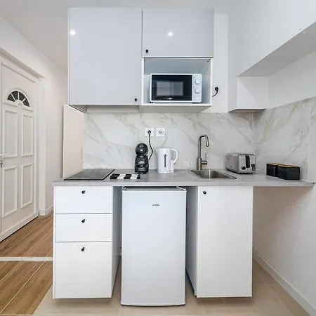 Cozy Studio, 1 Minute From Line 14 Metro Station Apartmán